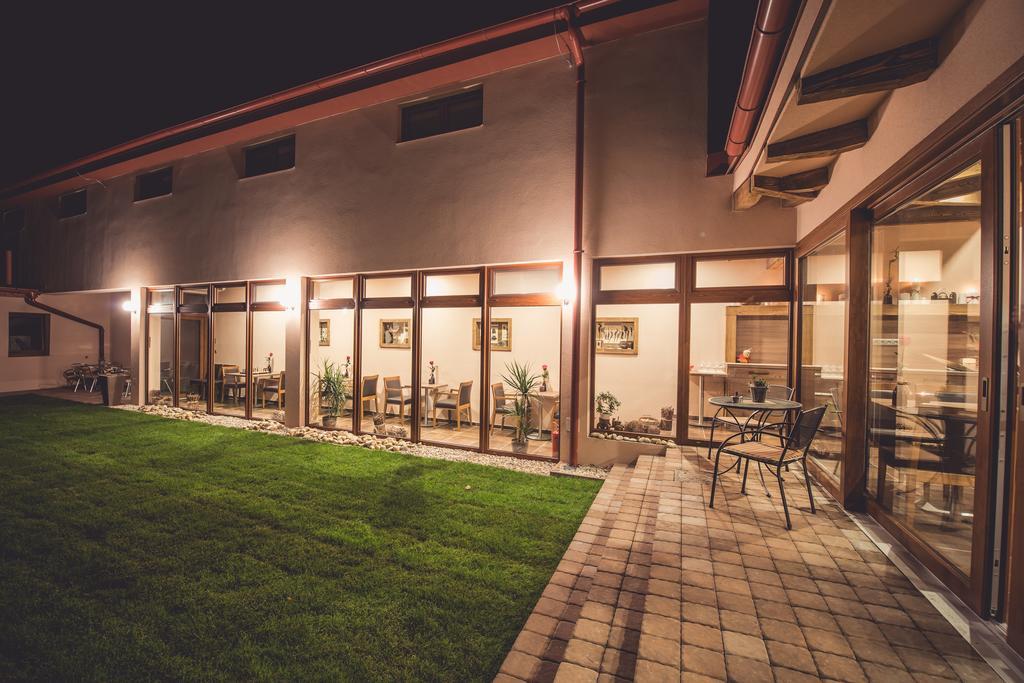 Penzion Vino Hruska Blatnicka ภายนอก รูปภาพ