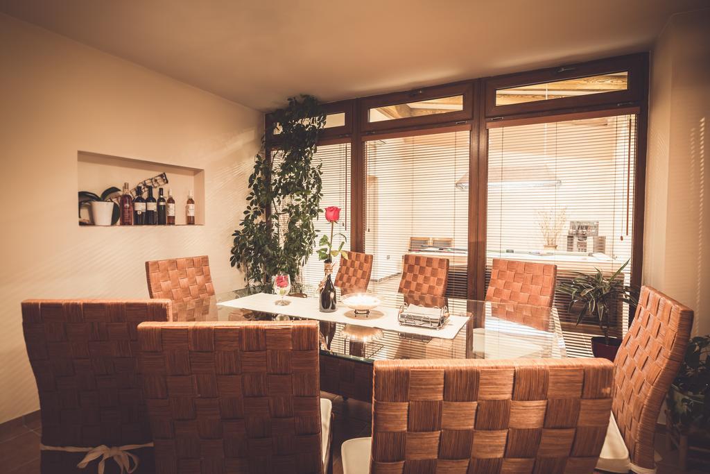 Penzion Vino Hruska Blatnicka ภายนอก รูปภาพ
