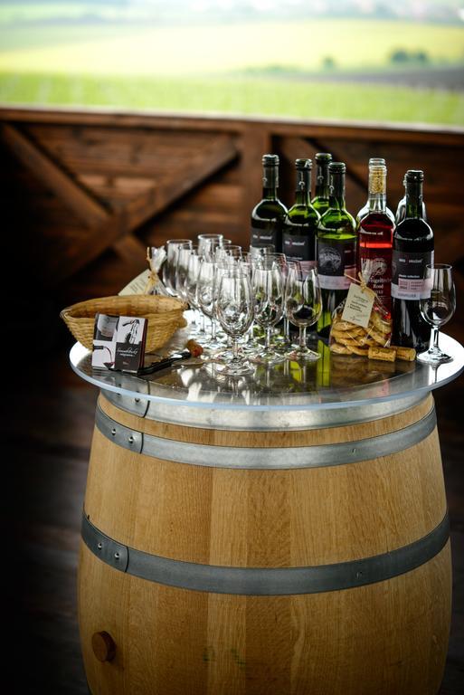 Penzion Vino Hruska Blatnicka ภายนอก รูปภาพ